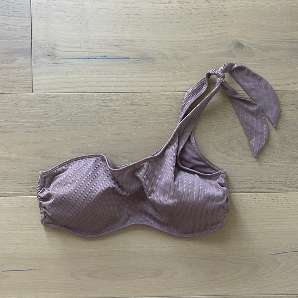 Asymmetrical swim top